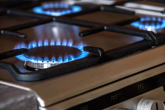 Gas vs. Electric Stoves: Here's Which One Is Better, According to Experts